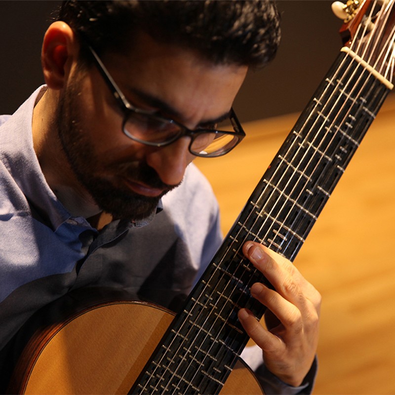 Tolgahan Çogûlu: La Microtonalidad en las Guitarras, desde la Música Turca al Flamenco