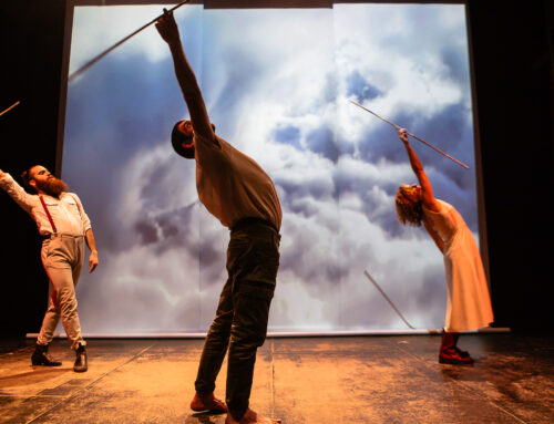 Albadulake transforma en el Teatro Góngora el mito de la Serrana de la Vera en una obra actual que une danza, circo, vídeo y teatro físico